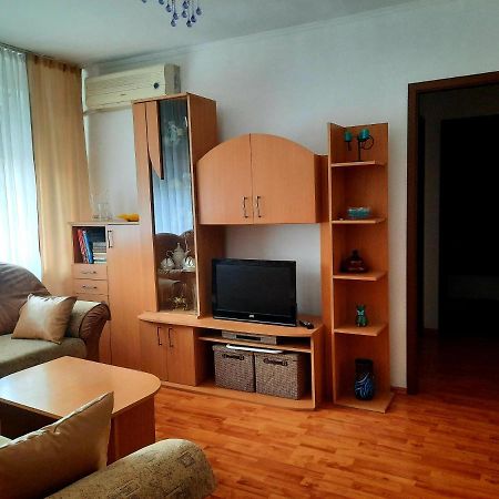 Appartement Apartament Alessia à Oradea Extérieur photo